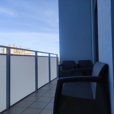 Apartamenty Metro Targowek 27 Varşova Dış mekan fotoğraf