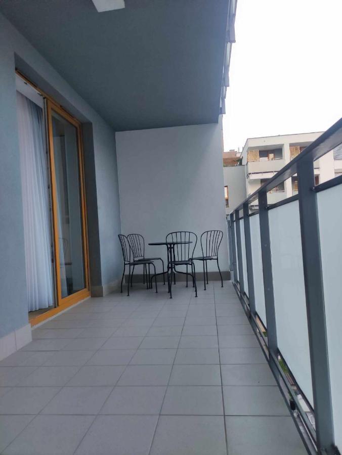 Apartamenty Metro Targowek 27 Varşova Dış mekan fotoğraf